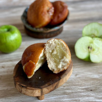 Bollo compota de manzana y caramelo con sal