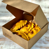 Empanada capresse  caja x 4 und