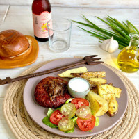 Hamburguesa de lentejas con papas asadas