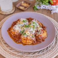 Sorrentino relleno de pollo con ragú y queso sardo