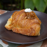 Medialuna con dulce de leche