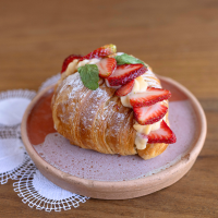 Croissant con frutilla