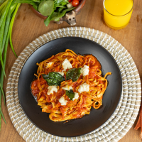 Tallarin verde con salsa pomodoro